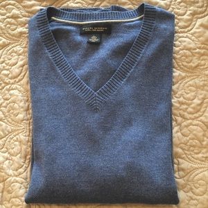 MEN’S BANANA REPUBLIC EXTRA FINE MERINO WOOL V-NECK SWEATER
